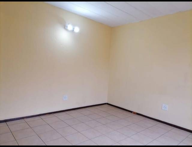 2 BEDROOM PROPERTY TO RENT IN HELDERKRUIN